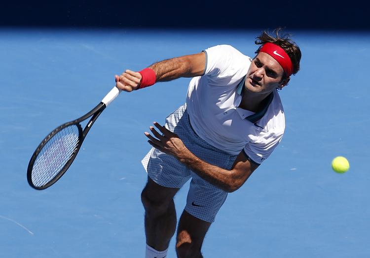stensikker. Roger Federer skulle kun bruge tre sæt for at komme videre ved Australian Open i sin første kamp med Stefan Edberg som træner. 