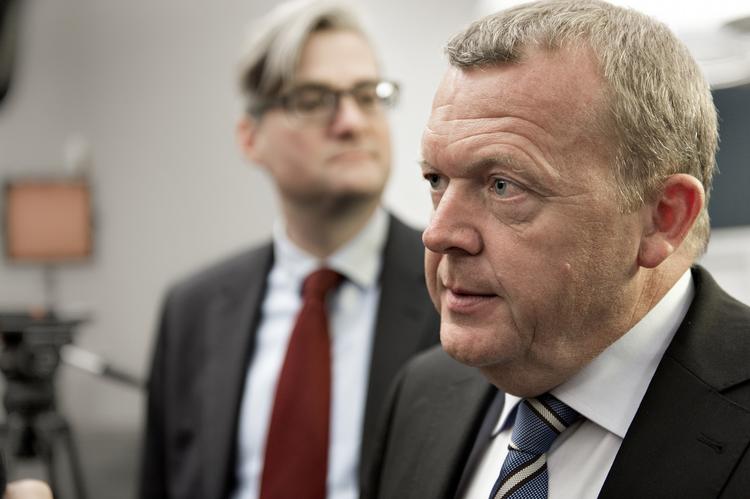 Lejedebat. Søren Pind har begået en »ren Søren Pind«, siger Pinds formand, Lars Løkke Rasmussen. 