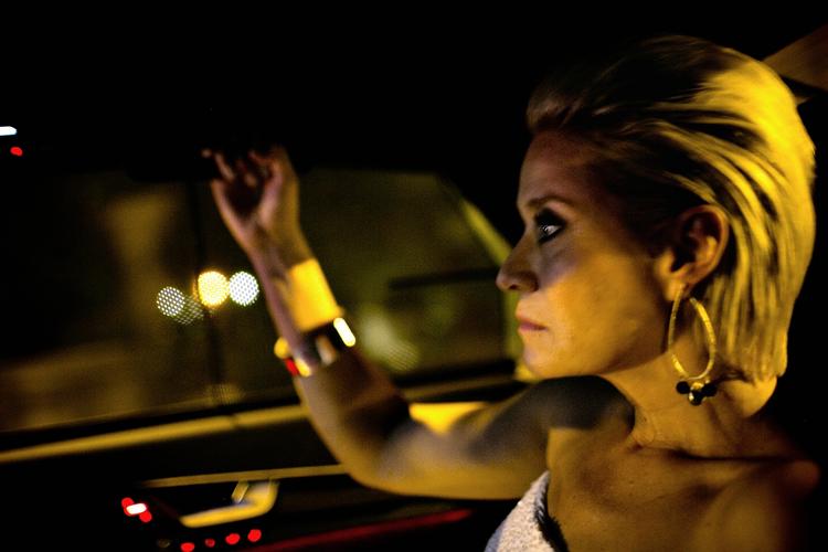Prisbevidst. Trine Dyrholm er den danske kvindelige skuespiller, der samlet set har vundet flest priser. Hele fem Robert-priser og lige så mange Bodil'er er det blevet til. 