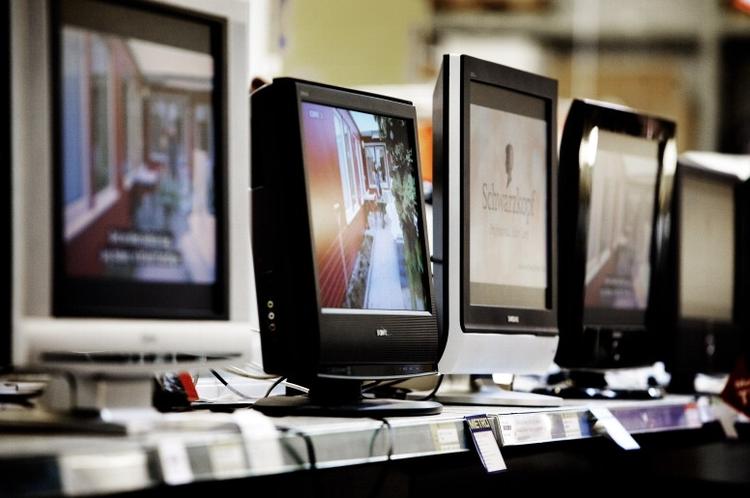 Fupnummer? Nogle mener, at elektronikproducenterne med vilje bygger computere, tv, printere og lignende til at gå i stykker, når garantien er udløbet. Branchen forsvarer sig med, at folk bare gerne vil have nyt, og det ikke kan betale sig at lave elektronik, så det holder længe. 