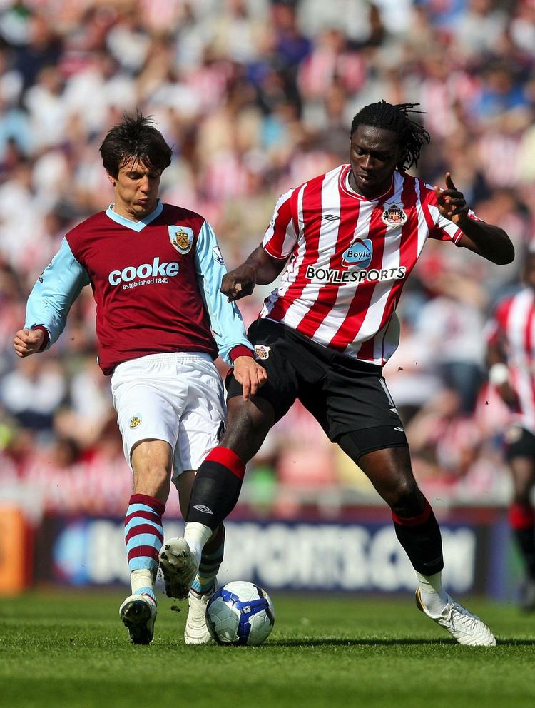 bøde. Kenwyne Jones (th) skal nok ikke regne med meget spilletid for Stoke efter en arbejdsvægring via sms. 