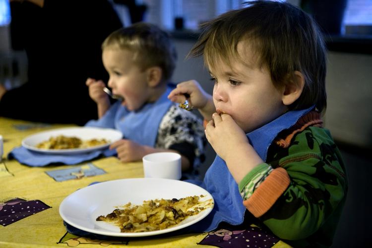valgfrihed. Listen over mulige navne er blevet meget længere de senere år. Det betyder, at færre mennesker hedder det samme i dag end tidligere. 