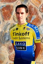 holdtrøje. Det nye outfit til Team Tinkoff - Saxo bliver naturligt nok med den russiske rigmands firma på fronten,som det ses her på holdets stjerne, Alberto Contador. 