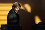 stærkest. Angela Merkel står stadig i spidsen for Europas stærkeste økonomi, selv om væksten i 2013 blev et nøk dårligere, end økonomer havde forventet. 