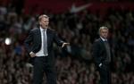 fyringstruet? Manchester Uniteds manager David Moyes (tv) kommer til at stå på samme sidelinje som  Chelsea-manager Jose Mourinho (th) igen på søndag. 
