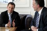 RAMME. Handels- og Europaminister Nick Hækkerup taler videre om den planlagte frihandelsaftale mellem EU og USA med den amerikanske ambassadør i Danmark. 