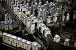 Økologi. Ifølge kommunikationsdirektør Kasper Ibsen Beck fra Arla kniber det ikke bare med at sælge økologisk mælk på hjemmemarkedet, men også økologisk smør og yoghurt. 
