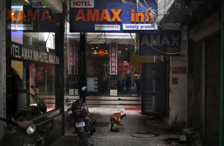 Overgreb. Den danske kvinde, som blev voldtaget i Delhi tirsdag, boede på dette hotel. Susan Geppert, der befinder sig i samme by som turist, tager sine forholdsregler, når hun går ud. 