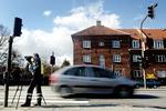 Trafiksikkerhed. Flere eksperter og kommuner ønsker lavere fartgrænser i byer omkring skoler og boliger. 