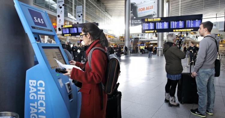 Afsted. Bonuspoint kan bruges til at optjene nye rejser, og hos nogle selskaber skal der ikke mere end én længere rejse til, før man har optjent en tur til fx London. 