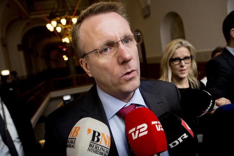 PET-sag. Daværende justitsminister Morten Bødskov på vej til åbent samråd om sagen, hvor PET kiggede i Pia Kærsgaards kalender. 