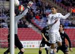 Lejesvend. Mustafa 'Mos' Abdellaoue er i øjeblikket på græs i OB, og har næppe nogen fremtid i FCK, der formentlig sælger ham, så snart de får et tilfredsstillende tilbud. 