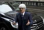 ANKLAGET. Indtil udfaldet af en retssag i april har 83-årige Bernie Ecclestone trukket sig fra Formel 1-seriens bestyrelse. 
