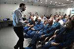SPAREPLAN. Divisionsdirektør Jesper Friis talte sidste år til medarbejderne for at overtale dem til at gå med på en spareplan, hvor de skulle afsætte en del af deres løn til en fond. Danish Crown har ikke besluttet, hvem der bliver fyret. 
