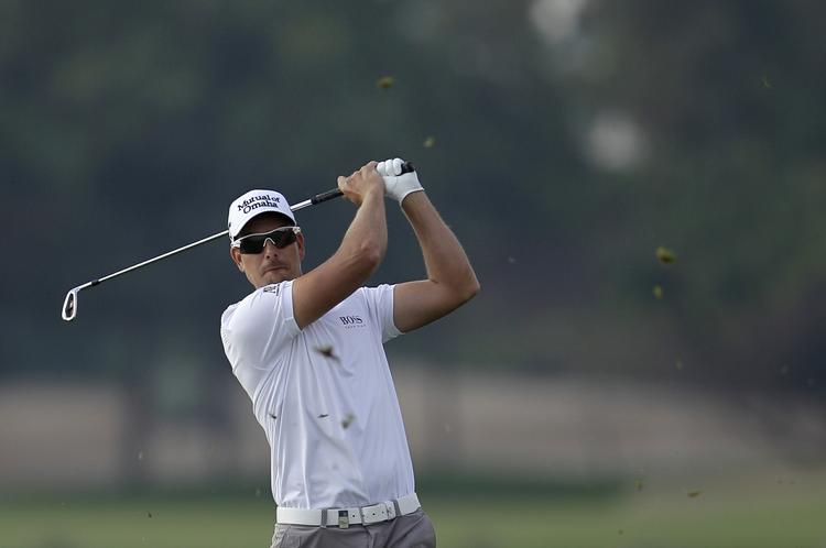 HÆDRET. Først på ugen blev Henrik Stenson kåret som årets sportsnavn i Sverige, men i Abu Dhabi startede han 2014 noget mere beskedent med en runde i 74 slag. 