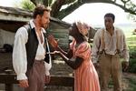 Basker. Michael Fassbender, venstre, Lupita Nyong'o og Chiwetel Ejiofor er alle nomineret til en Oscar for '12 Years a Slave', som også er nomineret i kategorien bedste film. 