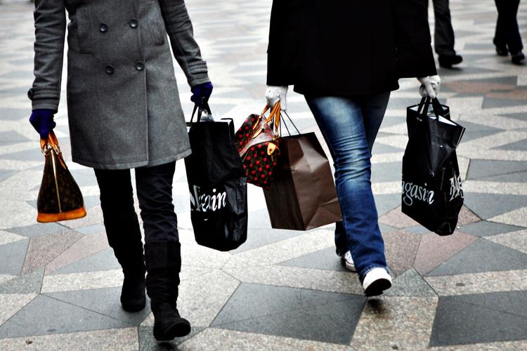 Krise. Den danske gæld holder forbrugsboomet tilbage, mener flere økonomer som Politiken har talt med. 