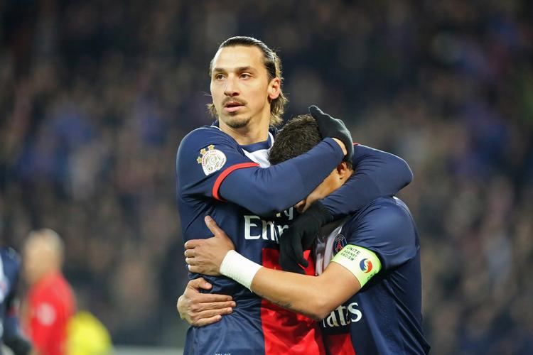 Målfest. PSG-anfører Thiago Silva (th) kom også på scoringstavlen - og under Zlatans vinger. 