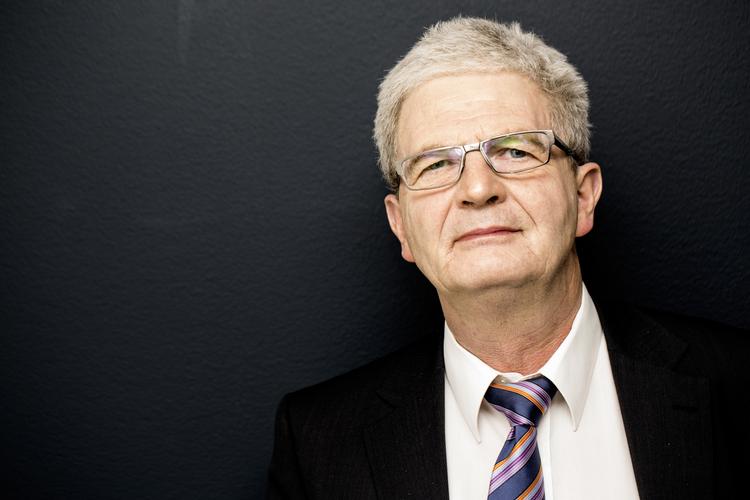 Kæmp: Kære Holger K. Nielsen: Mand dig nu op. Vis dig som den visionære politiker, som jeg har respekteret, siden jeg gik med ganebøjle. Kom tilbage i kampen mod atomvåben i Arktis, skriver Zenia Stampe. 