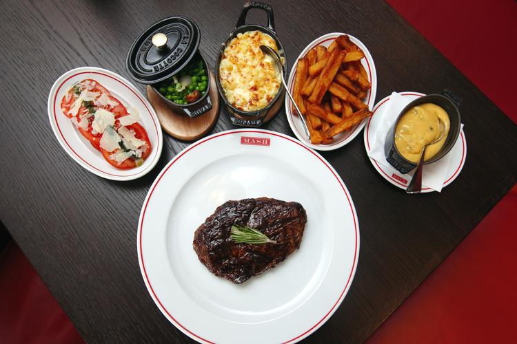 Bøf.  MASH udvider nu restauranten i Skovriderkroen, så man fremover kan huse 100 gæster. 