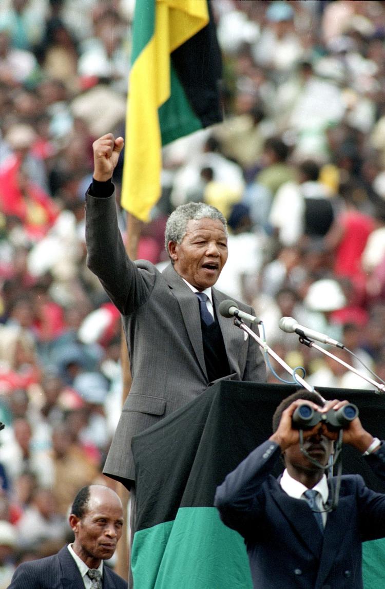 IKON. Nelson Mandela blev anset for at være terrorist af mange, men da han blev sit lands præsident, blev dette forhold fortrængt i det meste af verden. Han blev i stedet Sankt Mandela. 