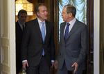 DIPLOMATI. Ruslands udenrigsminister Sergej Lavrov (th) mødes i dag med USA og FN forud for morgendagens fredskonference i Montreux i Schweiz. 