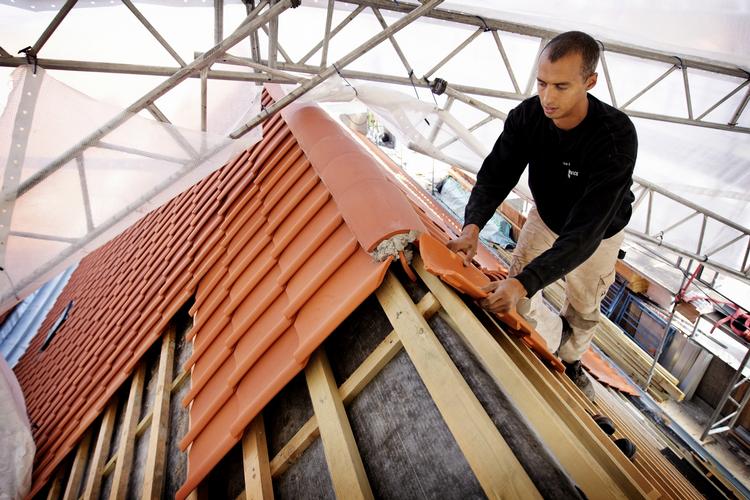 Arbejder. Mattias Tesfaye har skrevet et forskvarsskrift for det gode håndværk. 