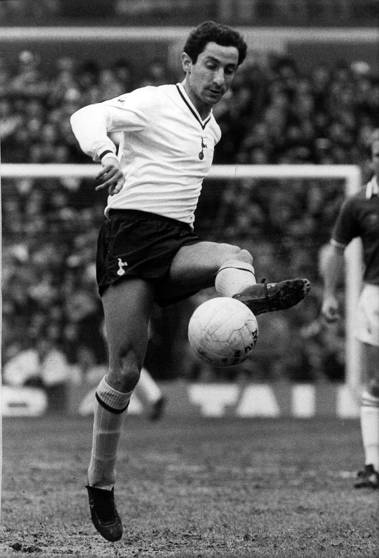 Klubmand. Ardiles spillede ti sæsoner i Tottenham, hvor han også har været manager en enkelt sæson. 