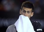 maratonkamp. Den fjerde titel i Australian Open i træk bliver ikke til noget for serbiske Novak Djokovic, som blev sendt ud efter et femsætsopgør af Stanislas Wawrinka. 