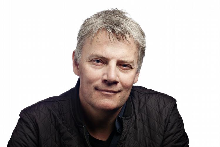 exit. Politikens litteraturredaktør Jes Stein Pedersen trækker sig som medlem af Statens Kunstfonds Litteraturudvalg, og det glæder danske forfattere. 