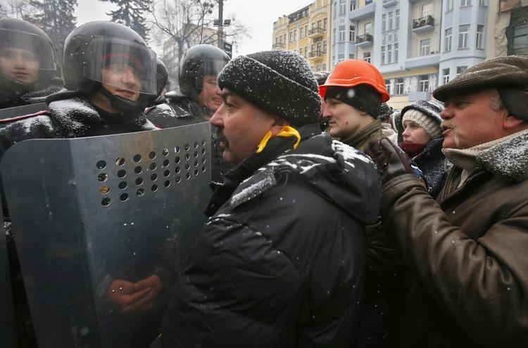 DEMONSTRATION. Der er intet håb for, at der kommer fredelig løsning på konflikten i Ukraine i den nærmeste fremtid, efter præsidenten i dag blev væk fra et planlagt møde med oppositionslederen. 