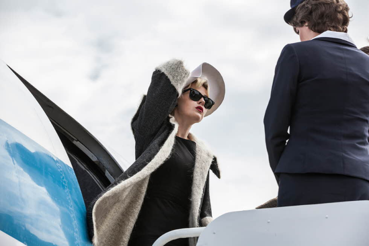 Stjerne. Monica Zetterlunds karriere tog fart i 1960’ernes København, hvor hun blev opdaget af den danske jazzmusiker Ib Glindemann. Senere førte hendes karriere hende tilbage til Sverige, men også over Atlanten, hvor hun sang med verdens største jazznavne som Thad Jones, Stan Getz og Bill Evans. 