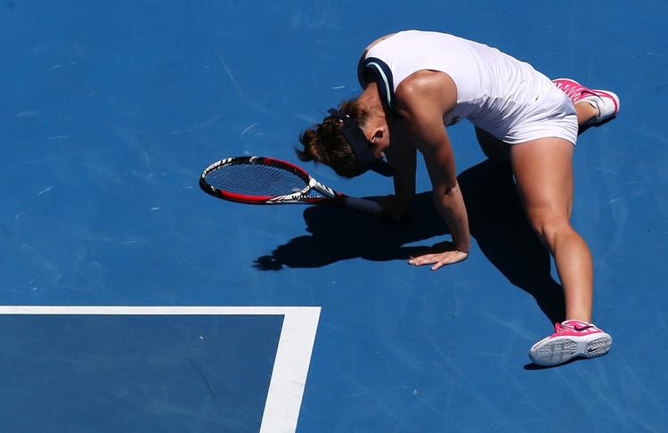 Nederlag. Simona Halep løb adskillige gange forgæves efter Cibulkovas velplacerede og hårde slag. 
