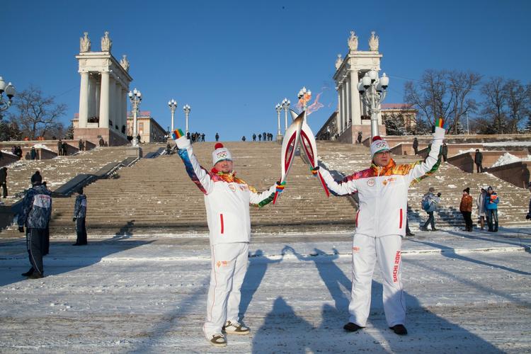 terror-trusler. Olympiske fakkelbærere gør holdt i Volgograd, før resten af turen til Sotji. 