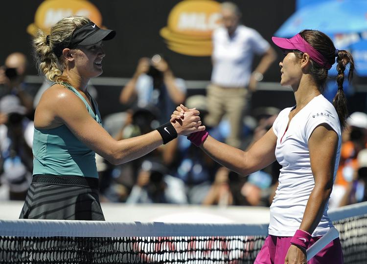 Tak. Li Na og  Eugenie Bouchard giver hånd efter kampen, som kineseren vandt i suveræns til. 