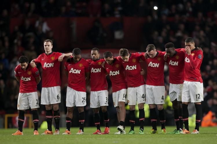 Nedtur. Manchester United er i problemer på banen og har nu også tabt terræn på pengelisten over verdens rigeste fodboldklubber. 