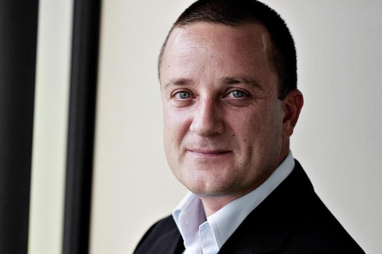 Fremtid. Den afgående skandaleramte PET-chef Jakob Scharf får lov til at beholde sin nuværende millionhyre i sit nye job som kommitteret hos Rigspolitiet. 