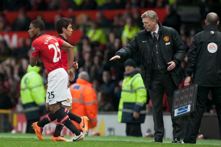 presset. Manchester United-træner David Moyes (th) måtte se sit hold levere endnu en skuffende forestilling, før det blev sendt ud af Capital One Cup af bundholdet Sunderland. 