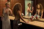 Snydepelse. Jennifer Lawrence (t.v.) og Amy Adams er begge oscarnominerede for deres præstationer i 'American Hustle'. 