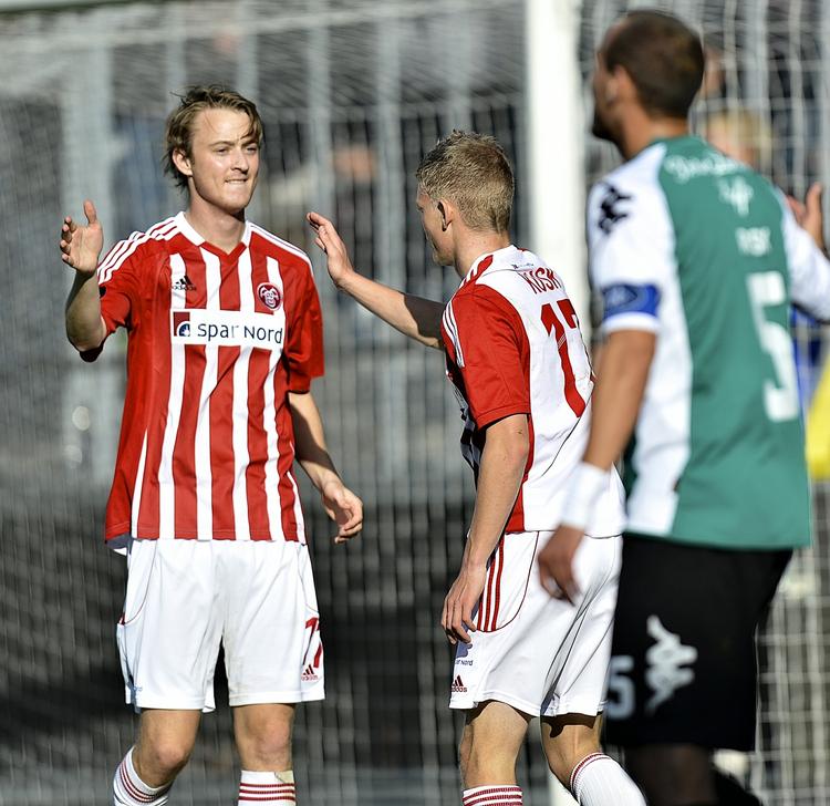 lovbrud? Kasper Kusk (midt) er en ombejlet spiller. 