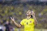 Falcao risikerer at være ude i seks måneder. 