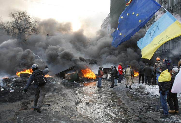 Demonstration. Kampene mellem demonstranter og politi i Kijev blev i dag midlertidigt sat på hold af en fredsaftale mellem parterne, som løber ind til i aften. 
