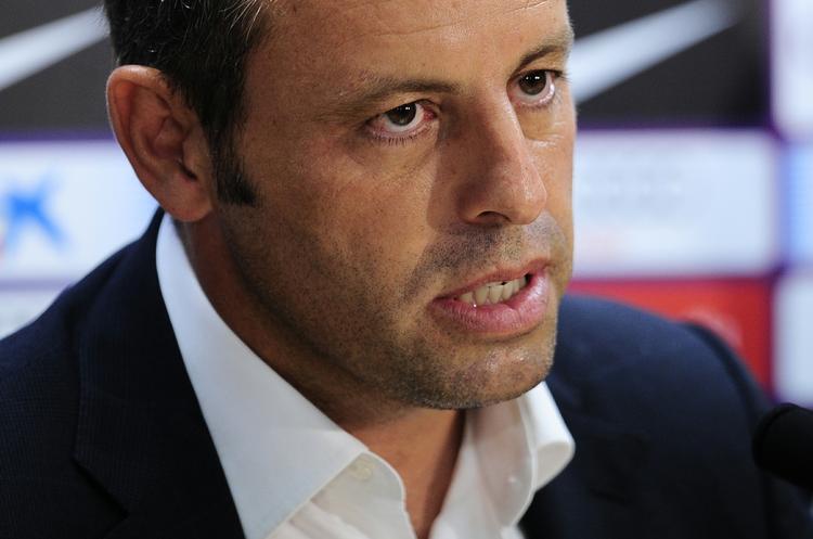 Afgået. Sandro Rosell fastholder, at alt er foregået efter bogen i fobindelsen med købet af den brasilianske stjernespiller Neymar. 