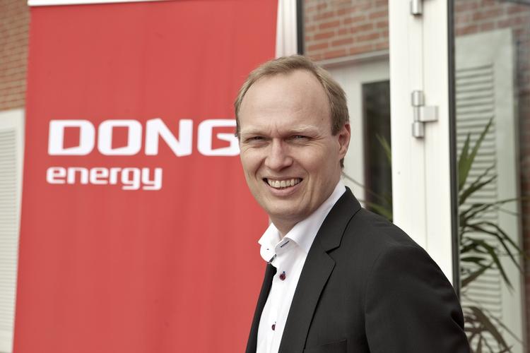 Modangreb. Karsten Anker Petersen, kommunikationschef i Dong, langer nu ud efter kritikere af Dong-salget. 
