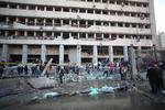 Eksplosion. En bilbombe har raseret facaden på politiets hovedkvarter i Kairo. Flere er dræbt og mange er såret. 
