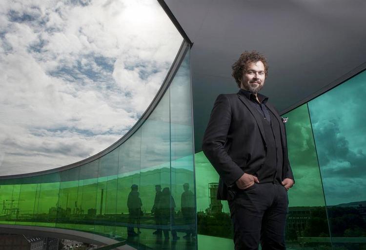 Direktør. Erlend Høyersten, kommer fra Norge, hvor han har været direktør for KODE – Kunstmuseerne i Bergen og Sørlandets Kunstmuseum i Kristiansand. Han er født i 1972 og uddannet kunsthistoriker. 