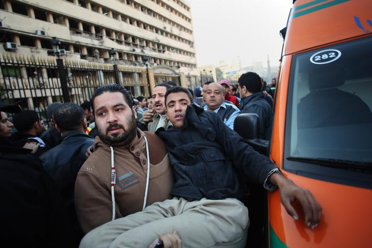 TERROR. Mindst fem er døde og flere end 70 meldes sårede af dagens tre bombeangreb i Kairo. 