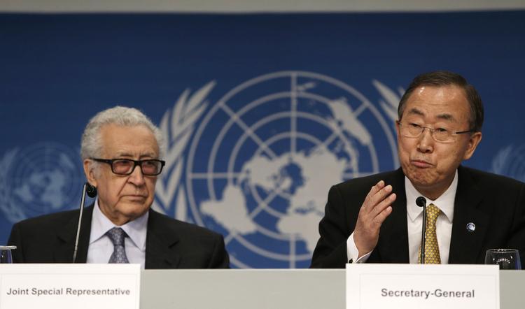 Møde. FN-generalsekretær Ban Ki-moon (th)  og særlig udsending Lakhdar Brahimi forsøger at få de stridende parter til at forhandle om en fredelig løsning i Syrien. Indtil videre ikke med det store held. 