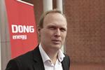 kommunikationschef. Karsten Anker Petersen blandede sig i går i debatten om statens salg af Dong-aktier til Goldman Sachs på en måde, der af politikere er blevet kaldt arrogant. 