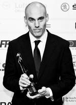 kritik. Joshua Oppenheimer har haft stor succes med sin dokumentarfilm The Act of Killing i det meste af verden. Men i Indonesien vækekr den vrede. 